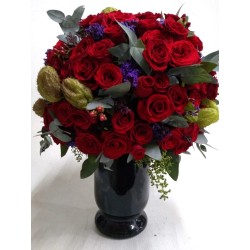 Arreglo redondo de 100 rosas rojas en cerámica | Florería Versalles CDMX