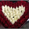 Arreglo en forma de corazón con rosas rojas y blancas | Florería Versalles CDMX