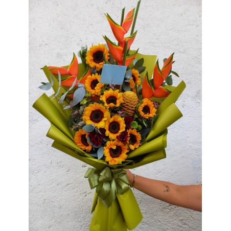 Ramo exótico de heliconias y girasoles | Florería Versalles