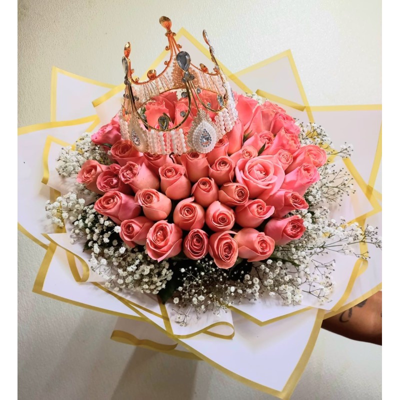 Ramo de 50 rosas con corona | Florería Versalles