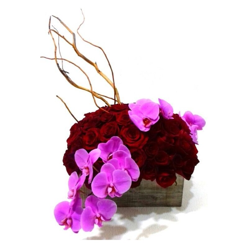 Arreglo floral con 100 rosas y orquídeas | Florería Versalles