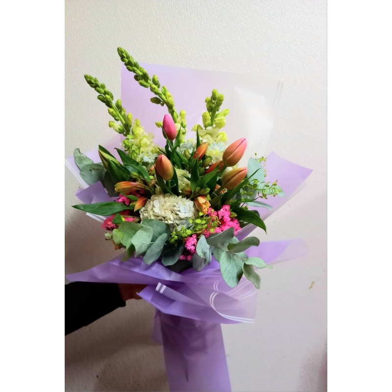 Ramo de 5 tulipanes frescos | Detalle floral elegante