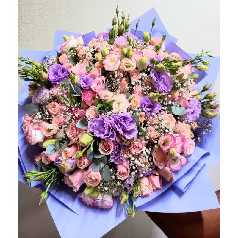 Ramo mixto romántico con rosas pastel y lisianthus | Florería Versalles México