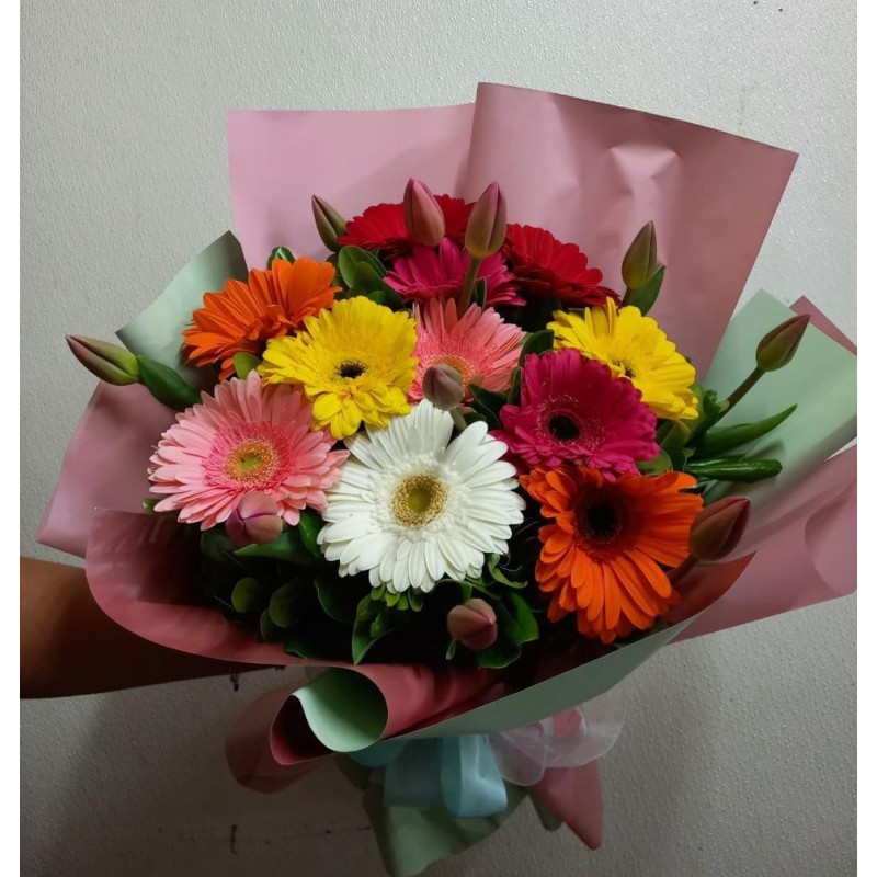 Ramo de gerberas de colores y tulipanes fucsia | Florería Versalles México