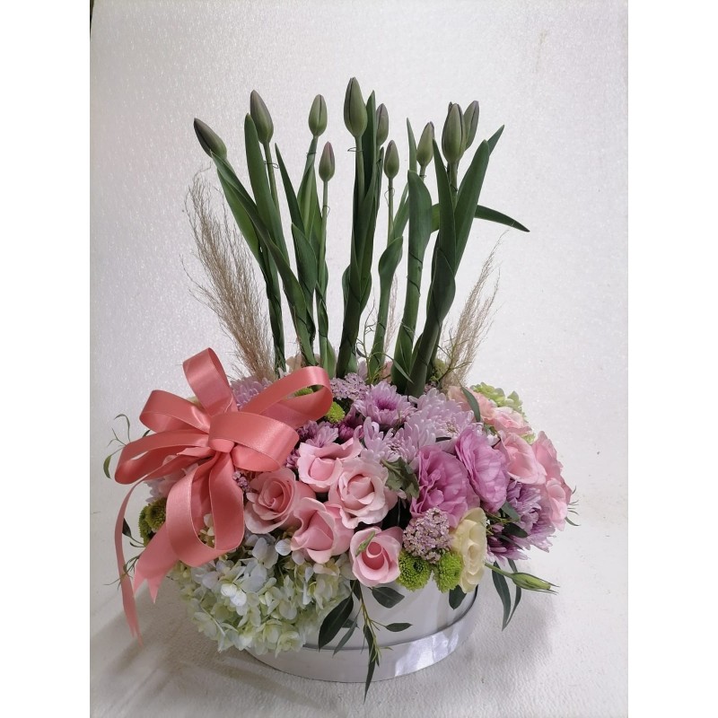 Sembrado de tulipanes con flores mixtas en tonos rosas | Florería Versalles México