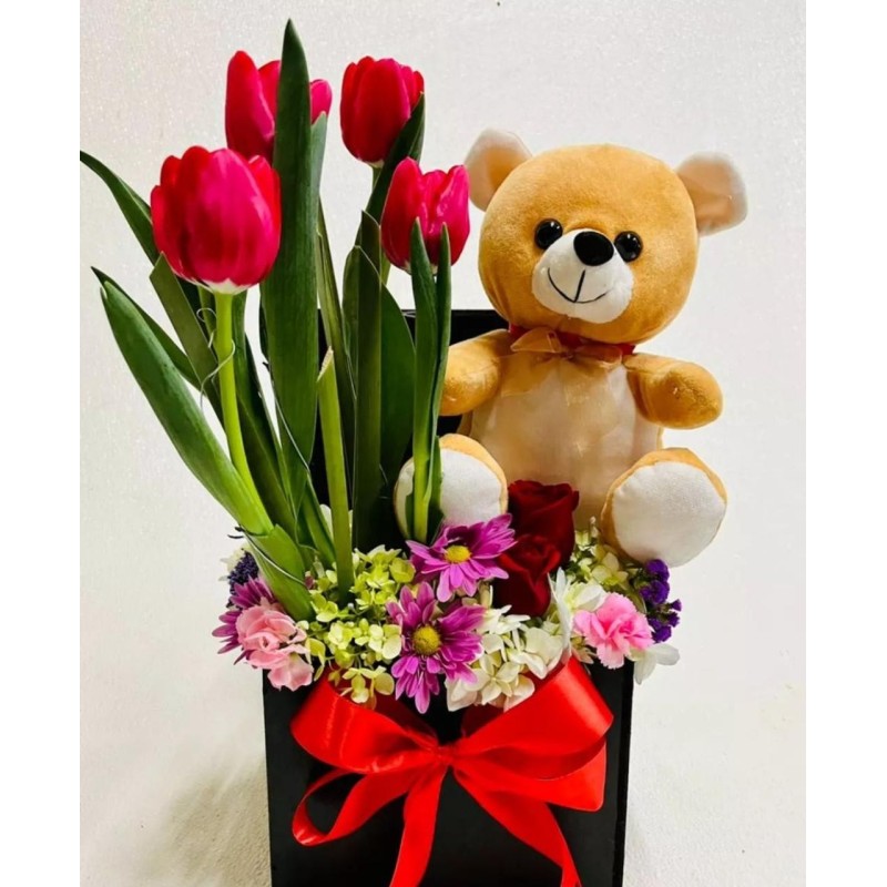 Arreglo de tulipanes con oso | Florería Versalles CDMX