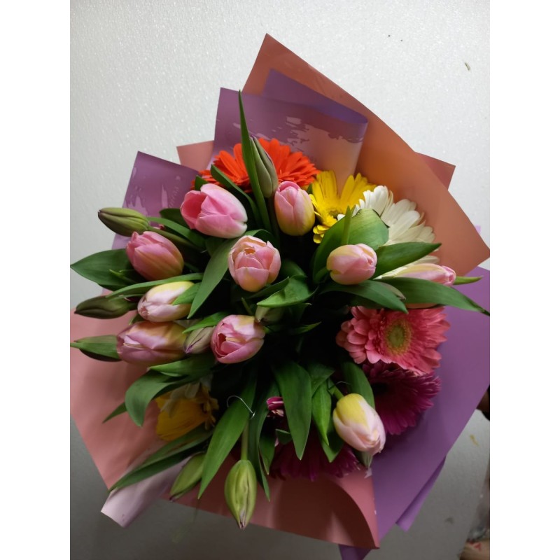 Ramo de tulipanes y gerberas de colores | Florería Versalles CDMX