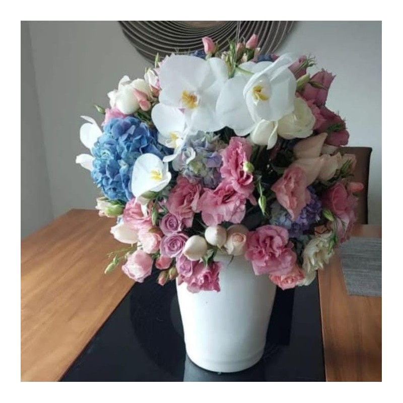 Arreglo elegante con orquídeas y hortensias | Florería Versalles CDMX