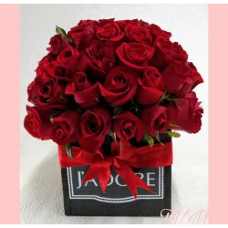 Caja con 100 rosas rojas | Florería Versalles CDMX